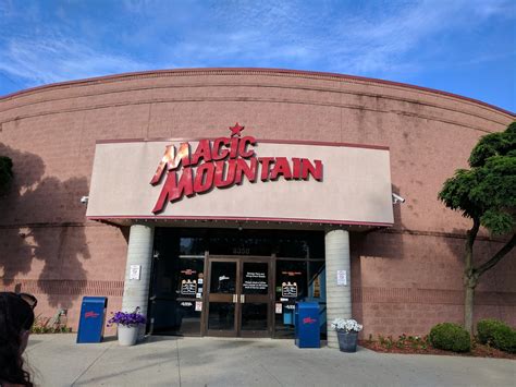 Discovering the Magic at Magic Mountain's Fun Vendor Eat DotA
